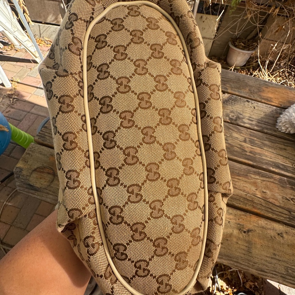 Gucci Beige Monogram Shoulder Bag - Picture 14 of 16